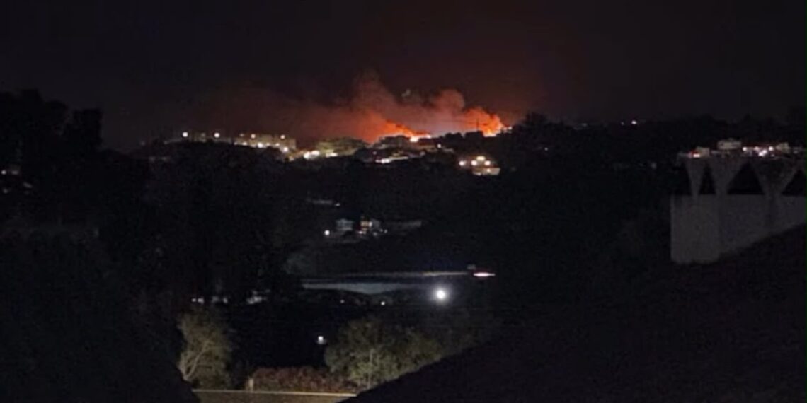 Declarado esta madrugada un incendio en el Cerrado del Águila en Mijas