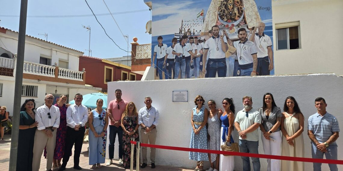 Manilva homenajea a la Virgen del Carmen y a los pescadores con un sentido mural