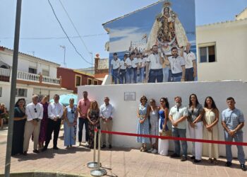 Manilva homenajea a la Virgen del Carmen y a los pescadores con un sentido mural
