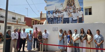 Manilva homenajea a la Virgen del Carmen y a los pescadores con un sentido mural