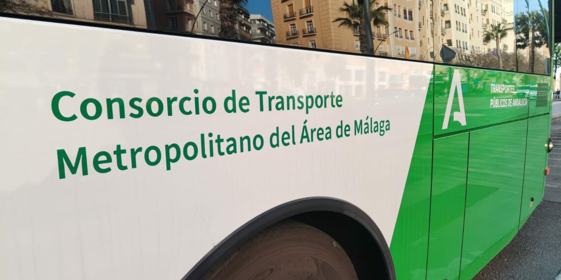La Junta tendrá 14 rutas de autobús para conectar los municipios del interior de Málaga con las playas