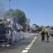 El incendio de un camión en la AP-7 en Estepona afecta a ocho coches que transportaba