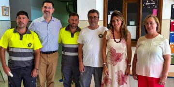 Veinte operarios municipales trabajan cada día en las tareas de mantenimiento y arreglo de los colegios de cara al comienzo del curso