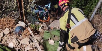 Rescatan a un joven herido tras caer por un terraplén de unos 30 metros de desnivel en Málaga capital