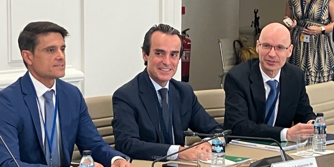Andalucía reclama al Ministerio más inversión y agilidad en las infraestructuras en tren y carreteras