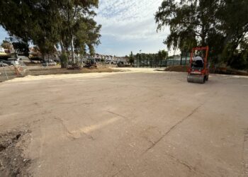 Estepona avanza en las obras de construcción de dos nuevas pistas de pádel gratuitas en el extrarradio