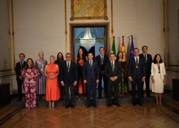 El mandato de Moreno a los nuevos consejeros: «Trabajemos de la mano de la sociedad andaluza»
