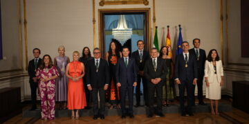 El mandato de Moreno a los nuevos consejeros: «Trabajemos de la mano de la sociedad andaluza»