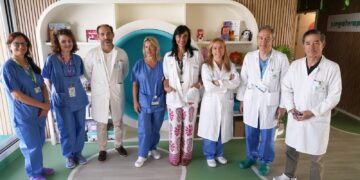 El Materno Infantil realiza una operación pionera en una paciente neonatal de un mes y tres kilos