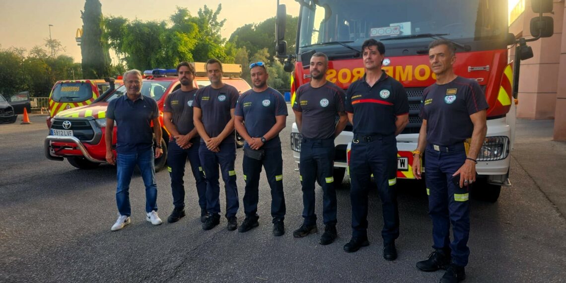 Marbella moviliza un equipo de cinco bomberos para reforzar las labores de extinción del incendio de Ávila