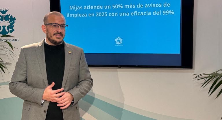 Mijas refuerza un 20% el servicio de limpieza durante el verano