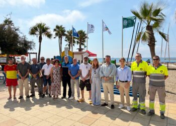 Mijas luce ya sus cinco Banderas Azules y los demás distintivos de sostenibilidad que certifican la calidad integral de sus playas