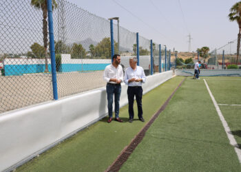 Instalado un nuevo sistema de protección perimetral en el campo de fútbol 7 del anexo Juan José Almagro de San Pedro Alcántara