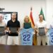 Muñoz recibe en el Ayuntamiento a Dani Lorenzo, Aarón Ochoa y Dani Jiménez, los tres marbellíes partícipes del ascenso del Málaga CF