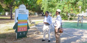Renovada la señalización del Parque de los Tres Jardines de San Pedro Alcántara para reforzar su imagen y facilitar la orientación a sus visitantes