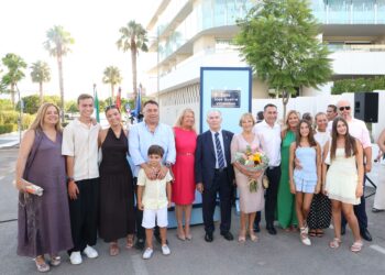José Guerra Villalobos ya tiene una calle en reconocimiento a su trayectoria solidaria y su compromiso con San Pedro Alcántara