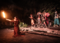 El estreno de Los Guardianes del Amanecer llena el Claro de Selva en la primera noche del verano de BIOPARC Fuengirola