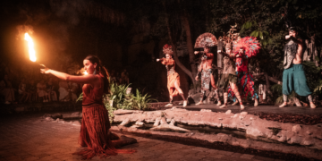 El estreno de Los Guardianes del Amanecer llena el Claro de Selva en la primera noche del verano de BIOPARC Fuengirola