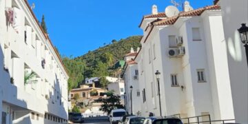 Encuentran a una mujer fallecida con signos de violencia en Benahavís