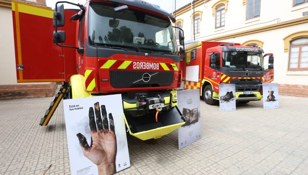 La Diputación se sitúa como referente nacional en la gestión y la intervención en emergencias con dos nuevos vehículos logísticos del Consorcio Provincial de Bomberos