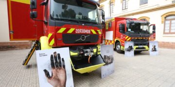 La Diputación se sitúa como referente nacional en la gestión y la intervención en emergencias con dos nuevos vehículos logísticos del Consorcio Provincial de Bomberos
