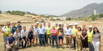 García Urbano coloca la primera piedra en la obra del futuro velódromo