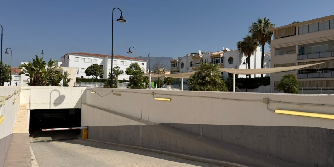 Mijas instalará placas fotovoltaicas en el parking de La Candelaria para generar energía limpia y reducir costes