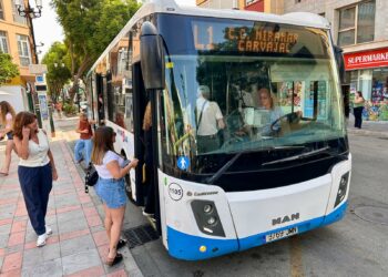 Fuengirola implementa un Sistema de Control de las Paradas del Autobús Urbano para evitar estacionamientos indebidos