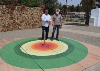Mijas instala en El Bombo un indicador solar que informa de las radiaciones ultravioletas para ayudar a prevenir el cáncer de piel