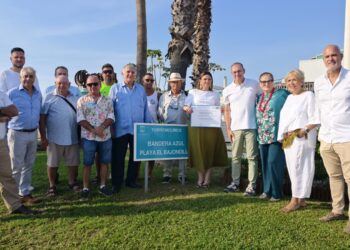 Torremolinos revalida la excelencia en sus playas con la izada de la bandera azul en todo el litoral