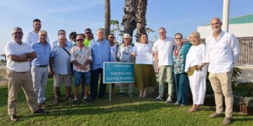 Torremolinos revalida la excelencia en sus playas con la izada de la bandera azul en todo el litoral