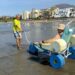 Estepona inicia una nueva edición del programa de baños asistidos para personas con movilidad reducida y discapacidad