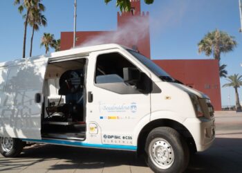 Benalmádena incorpora otras tres hidrolimpiadoras eléctricas para reforzar la limpieza viaria y reducir la contaminación acústica