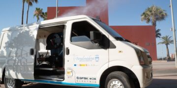 Benalmádena incorpora otras tres hidrolimpiadoras eléctricas para reforzar la limpieza viaria y reducir la contaminación acústica