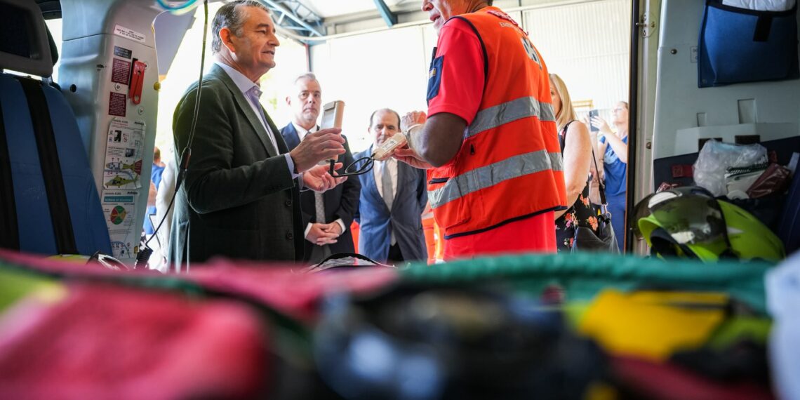 Sanidad culmina la implantación del servicio de transfusión sanguínea aérea en toda Andalucía