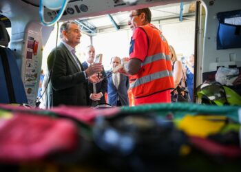 Sanidad culmina la implantación del servicio de transfusión sanguínea aérea en toda Andalucía