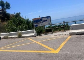 Benalmádena crea 40 nuevas plazas de aparcamiento en primera línea de playa y refuerza la seguridad vial en todo el litoral