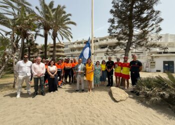 Benalmádena iza sus Banderas Azules y reafirma su compromiso con la calidad y la excelencia de su litoral