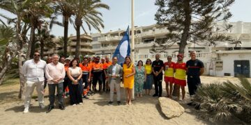 Benalmádena iza sus Banderas Azules y reafirma su compromiso con la calidad y la excelencia de su litoral