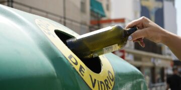 Torremolinos reafirma su compromiso con el reciclaje al sumarse a la campaña Bandera Verde de Ecovidrio