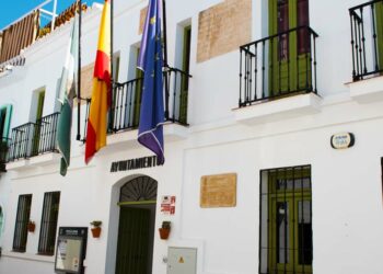 El alcalde de Frigiliana y varios concejales deberán comparecer en el juzgado tras el registro en el Ayuntamiento