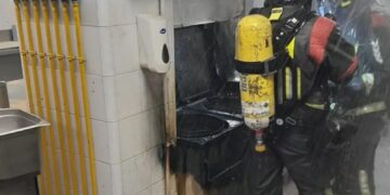 Evacuadas 150 personas por el incendio en la cocina de un hotel en Estepona