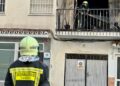 Un incendio salvaje en Fuengirola obliga a desalojar a 40 personas y deja un herido