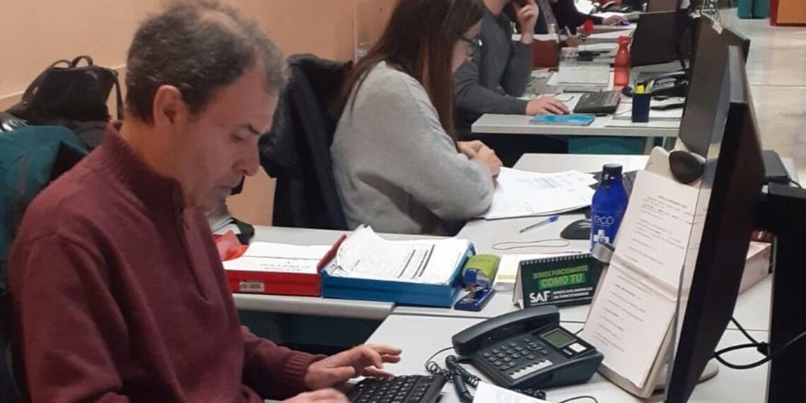 Los funcionarios andaluces ya pueden pedir un día de teletrabajo semanal a la espera del decreto definitivo