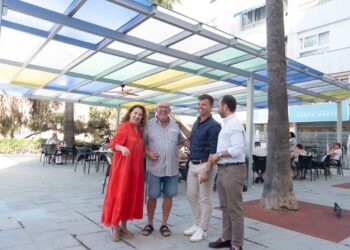 El Ayuntamiento repara y amplía la pérgola del Centro Polivalente de Participación Activa de Santa Marta