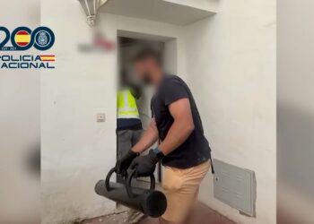 Cae un grupo dedicado al robo con armas de fuego y material policial en viviendas habitadas