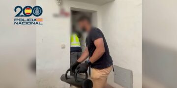 Cae un grupo dedicado al robo con armas de fuego y material policial en viviendas habitadas
