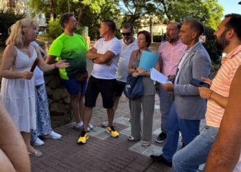 Lara mantiene un encuentro con los vecinos de Carranque para abordar actuaciones y proyectos en marcha