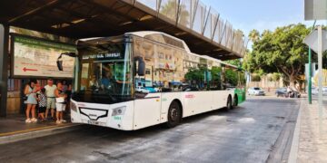 El Consorcio de Transporte refuerza los servicios especiales de la Feria de Málaga con más de 188.000 plazas adicionales