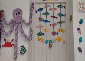 Talleres de jardinería, marionetas y juegos de agua para niñas y niños víctimas de violencia de género